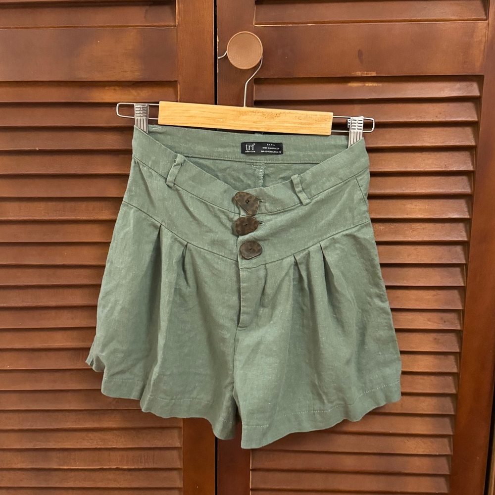 Zara Green High Waist Shorts with Elegant Pleats